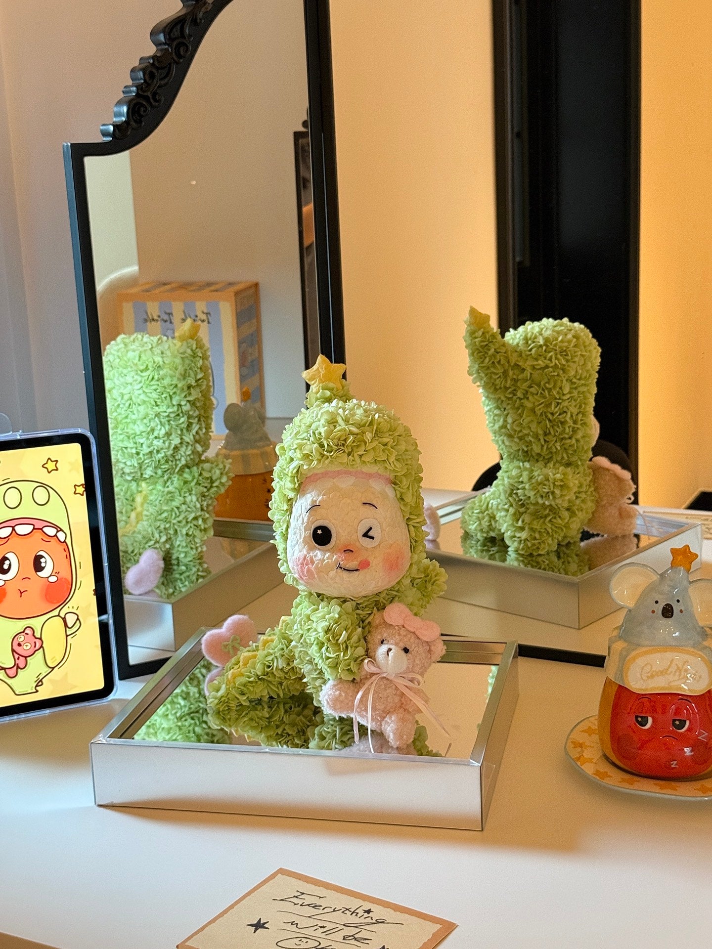 Preserved Flower Little Dinosaur Star Man Doll Real Preserved Flower Ornaments for Girlfriend or Daughter's Birthday Gift