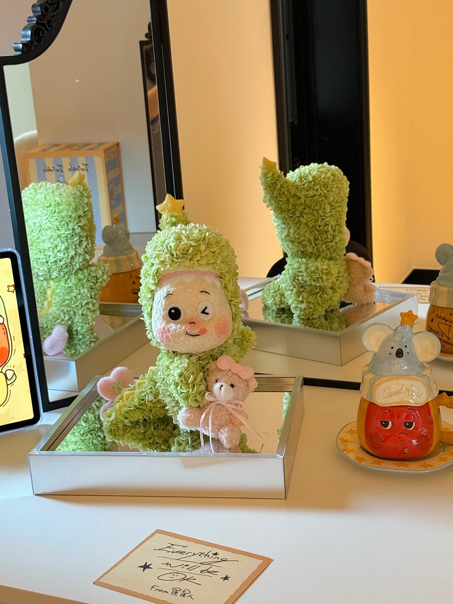 Preserved Flower Little Dinosaur Star Man Doll Real Preserved Flower Ornaments for Girlfriend or Daughter's Birthday Gift