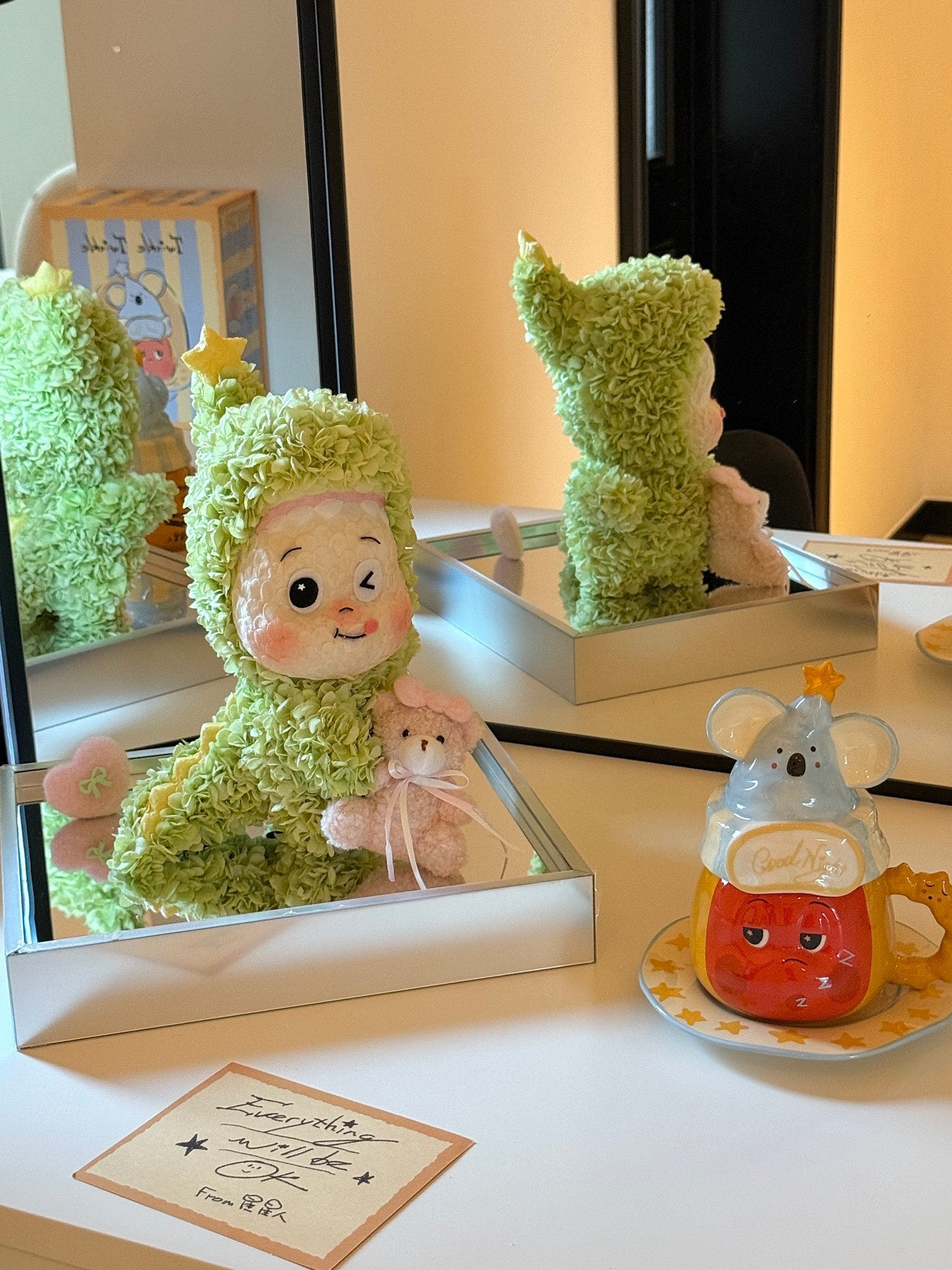 Preserved Flower Little Dinosaur Star Man Doll Real Preserved Flower Ornaments for Girlfriend or Daughter's Birthday Gift