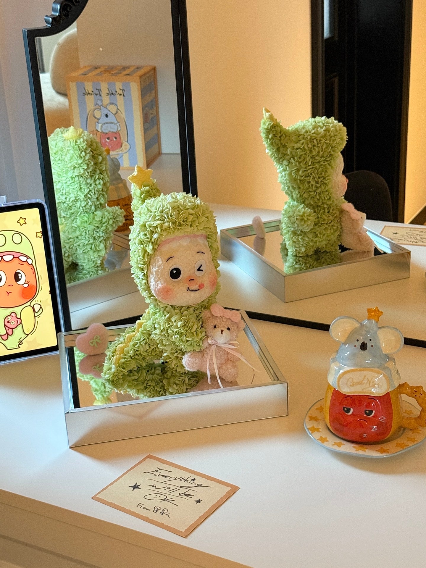 Preserved Flower Little Dinosaur Star Man Doll Real Preserved Flower Ornaments for Girlfriend or Daughter's Birthday Gift