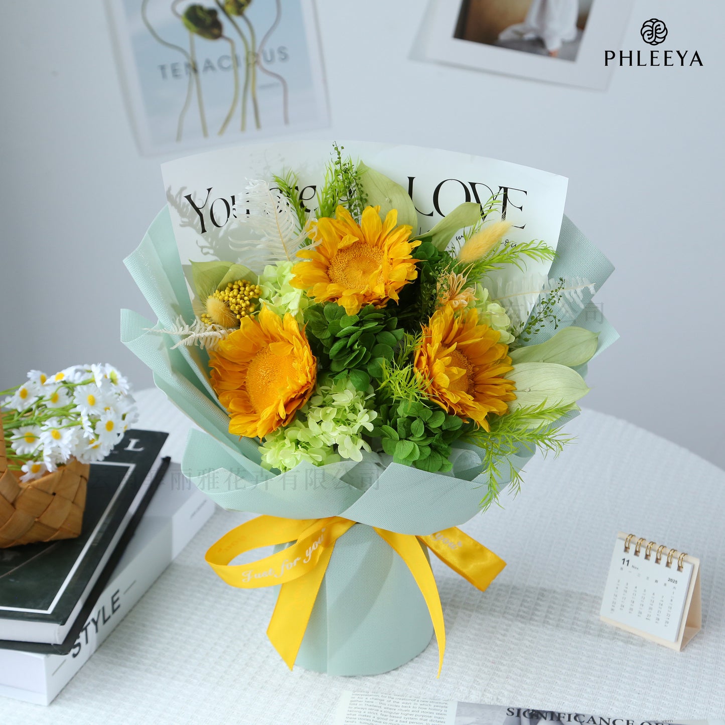 Miniature Bear-Shaped Preserved Flower Bouquet with Roses, Gift Box, Mother's Day Birthday Gift, Valentine's Day Dried Flower Bouquet